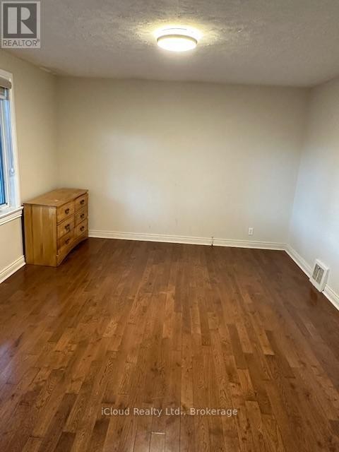 












38 KAWARTHA AVENUE

,
Oshawa (Lakeview),




Ontario
L1H3Y8

