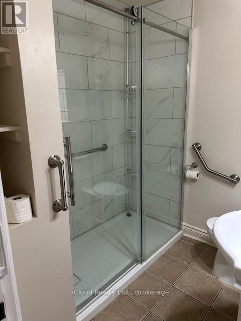 












38 KAWARTHA AVENUE

,
Oshawa (Lakeview),




Ontario
L1H3Y8

