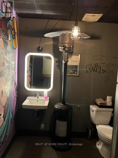 












753 QUEEN STREET E

,
Toronto (South Riverdale),




Ontario
M4M1H3

