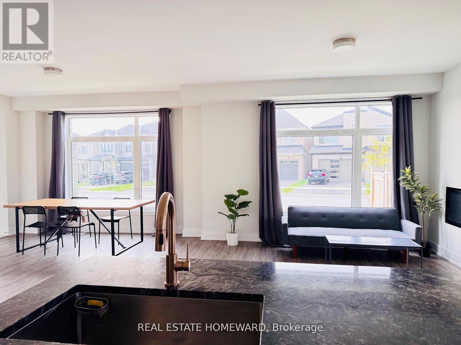 












960 LOCKIE DRIVE

,
Oshawa (Kedron),




Ontario
L1L0S2

