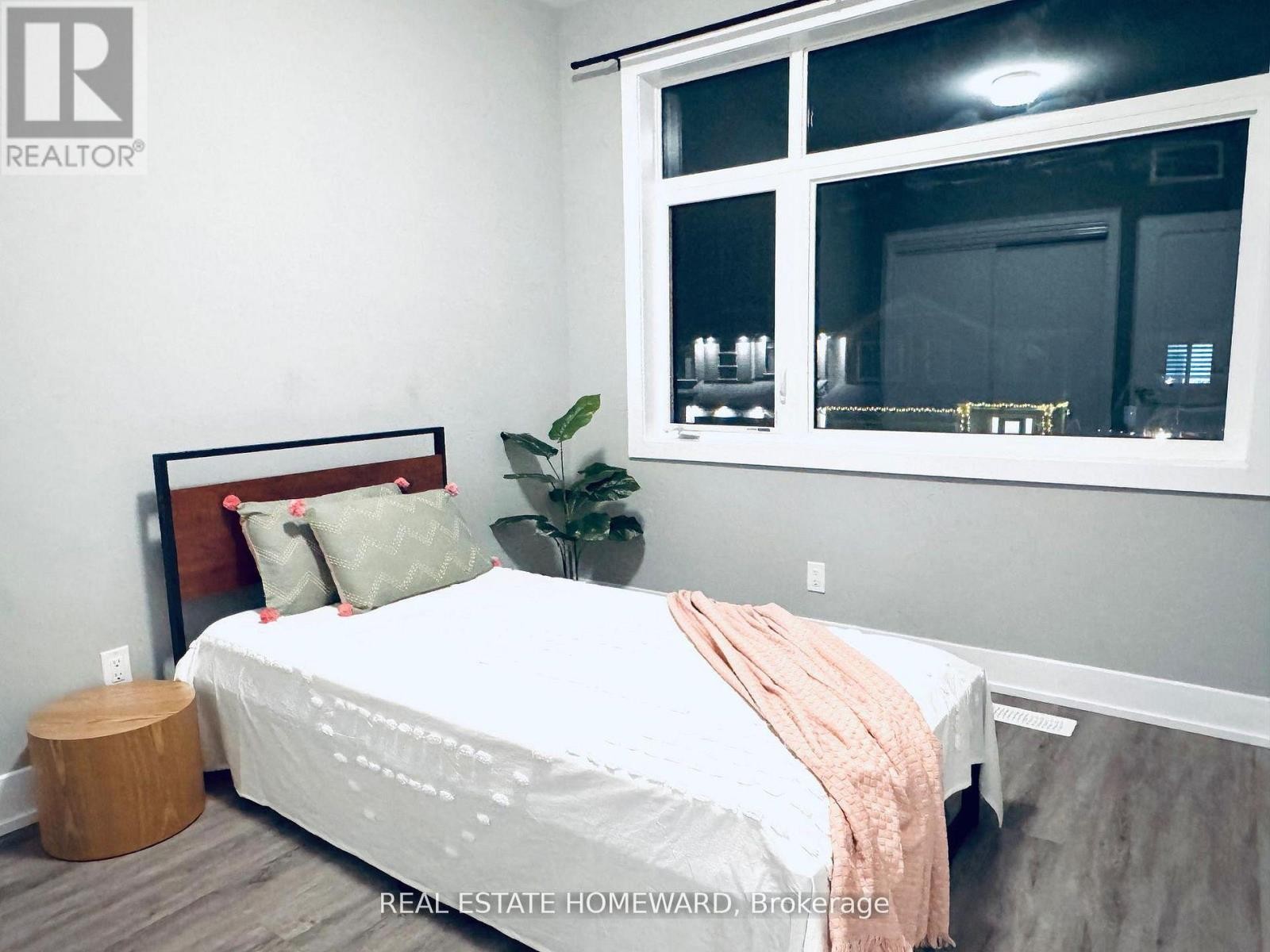 












960 LOCKIE DRIVE

,
Oshawa (Kedron),




Ontario
L1L0S2

