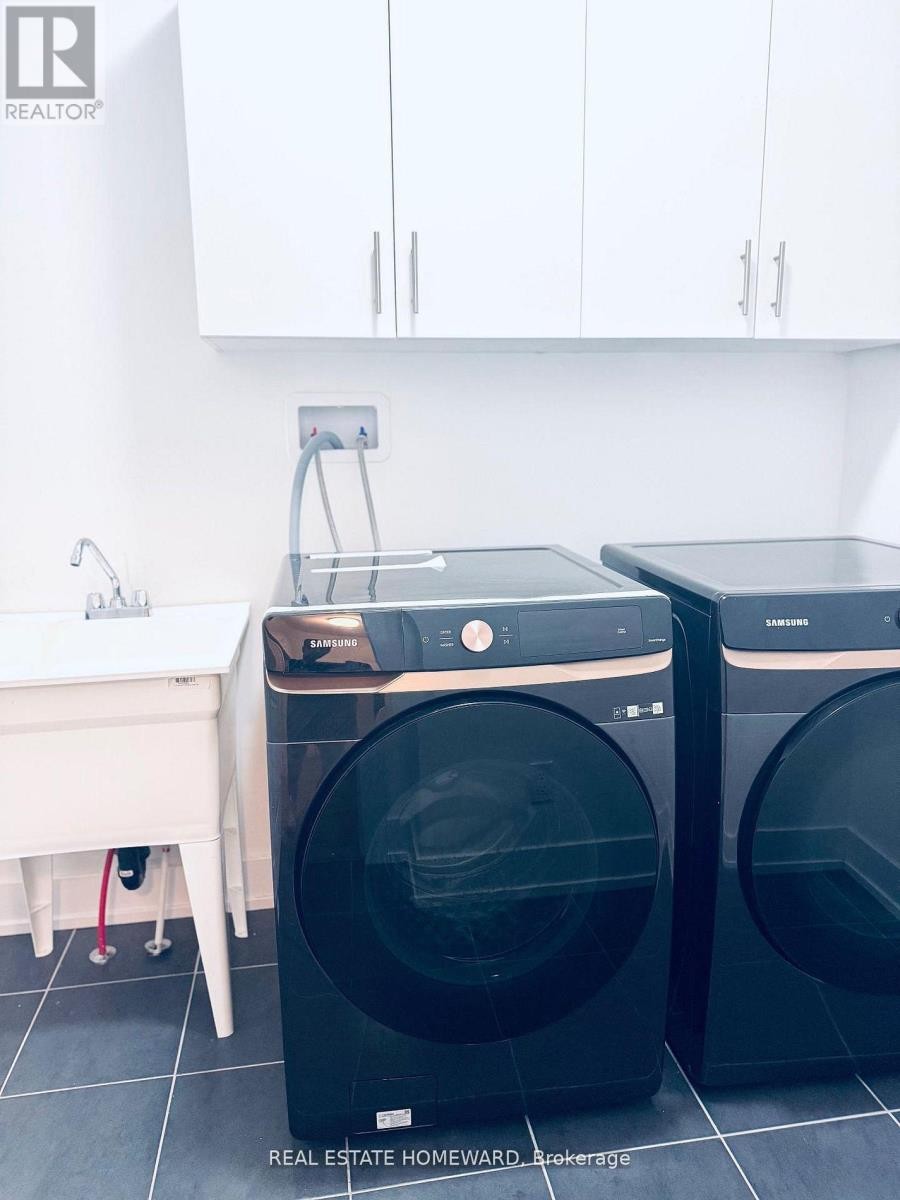 












960 LOCKIE DRIVE

,
Oshawa (Kedron),




Ontario
L1L0S2

