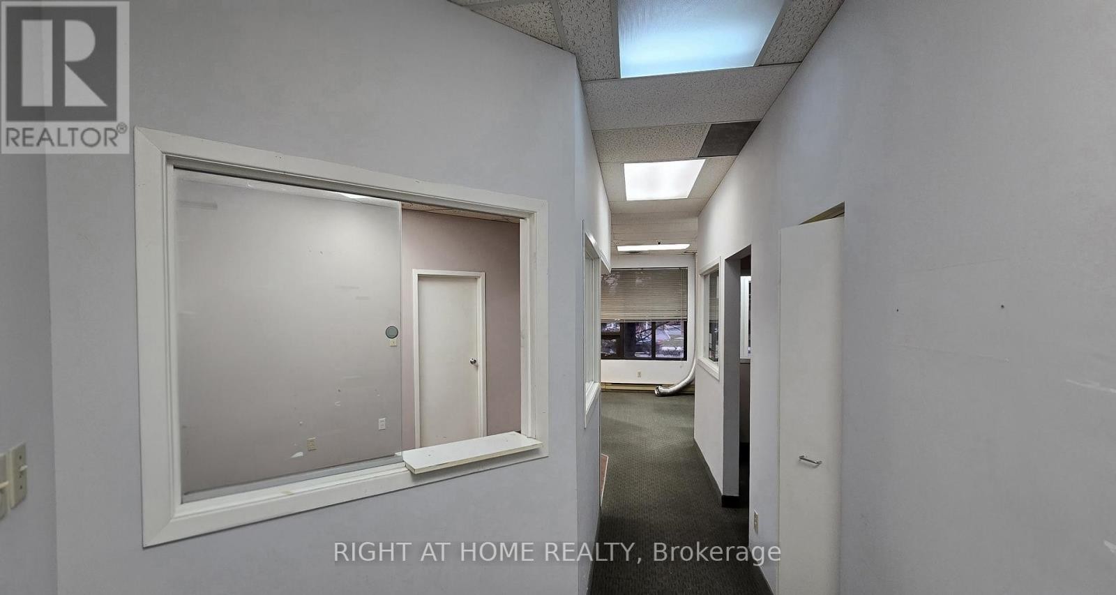 












102 - 2201 WARDEN AVENUE

,
Toronto (Tam O'Shanter-Sullivan),




Ontario
M1T1V5

