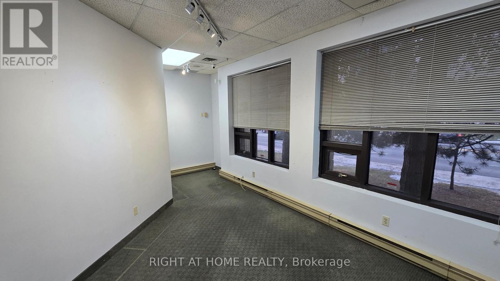 












102 - 2201 WARDEN AVENUE

,
Toronto (Tam O'Shanter-Sullivan),




Ontario
M1T1V5

