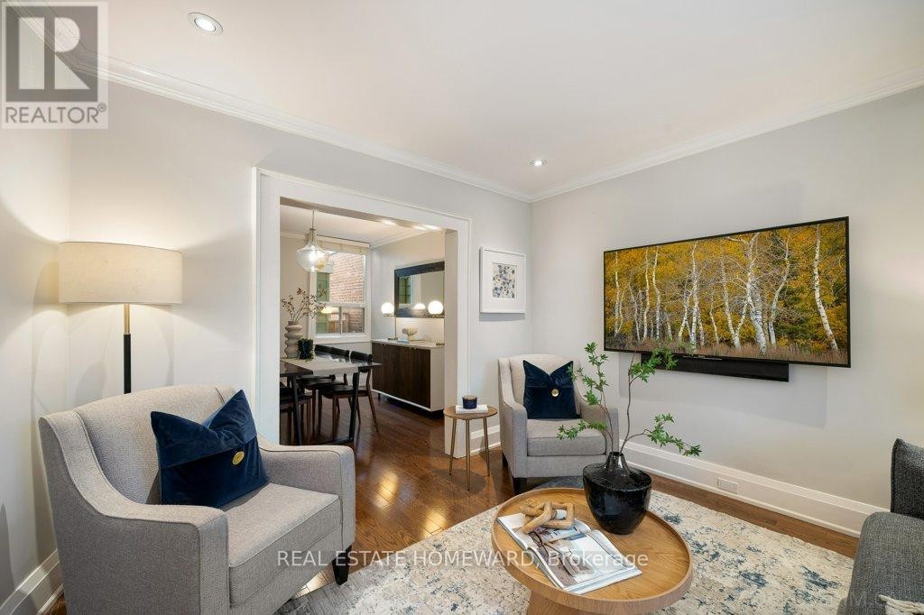 












21 QUEENSDALE AVENUE

,
Toronto (Danforth Village-East York),




Ontario
M4J1Y1

