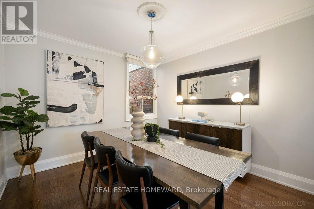 












21 QUEENSDALE AVENUE

,
Toronto (Danforth Village-East York),




Ontario
M4J1Y1

