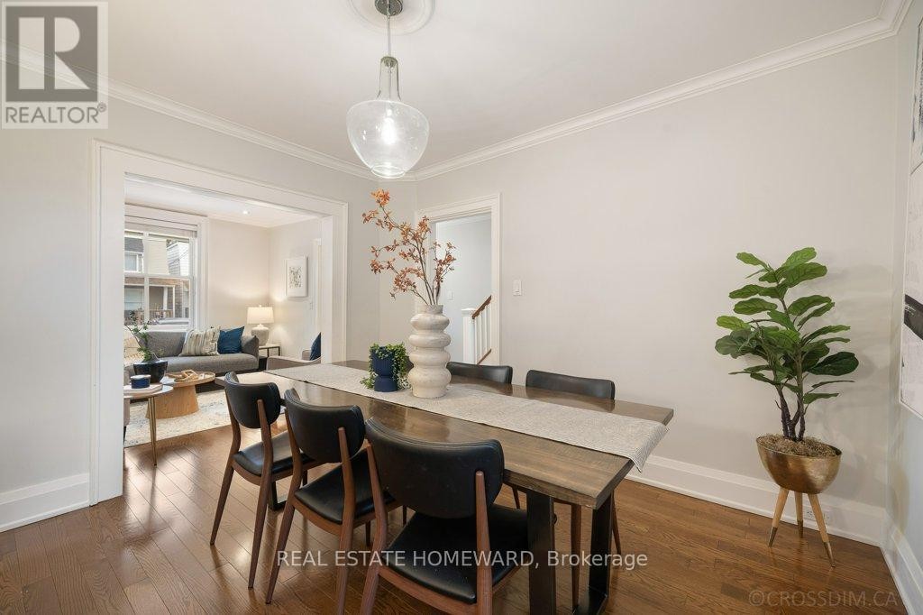 












21 QUEENSDALE AVENUE

,
Toronto (Danforth Village-East York),




Ontario
M4J1Y1

