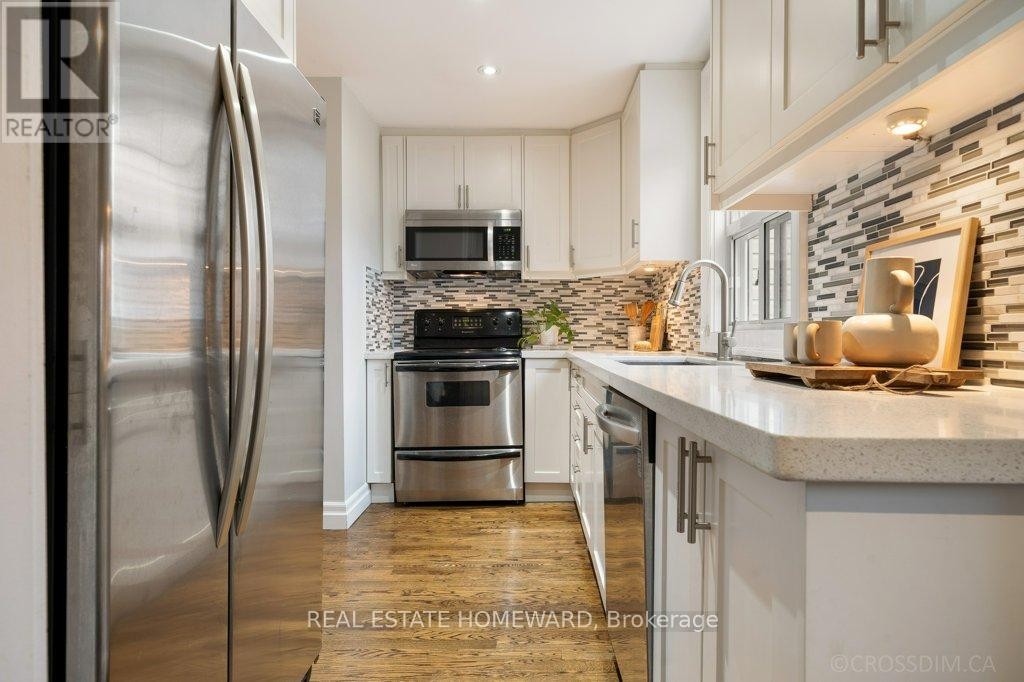 












21 QUEENSDALE AVENUE

,
Toronto (Danforth Village-East York),




Ontario
M4J1Y1

