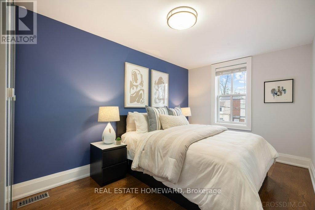 












21 QUEENSDALE AVENUE

,
Toronto (Danforth Village-East York),




Ontario
M4J1Y1

