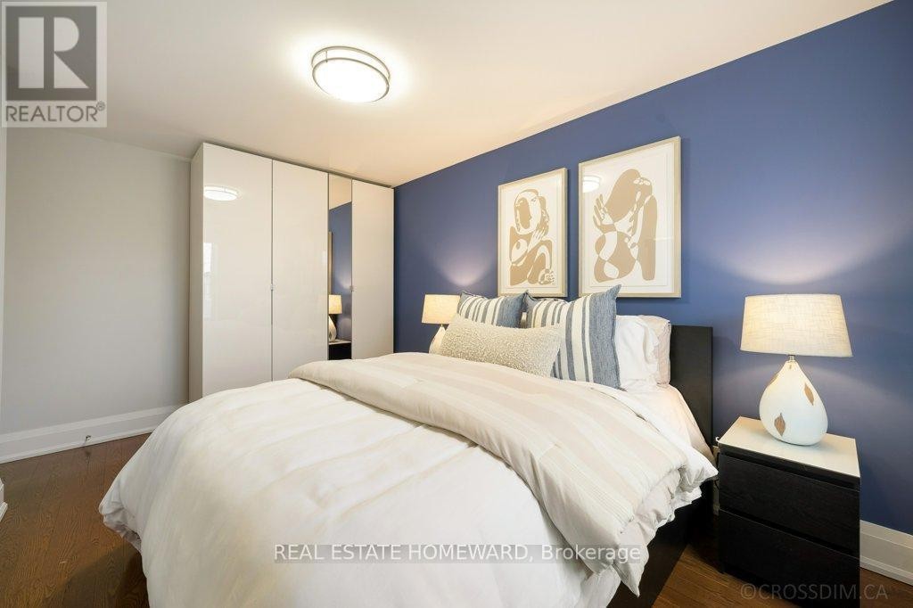 












21 QUEENSDALE AVENUE

,
Toronto (Danforth Village-East York),




Ontario
M4J1Y1

