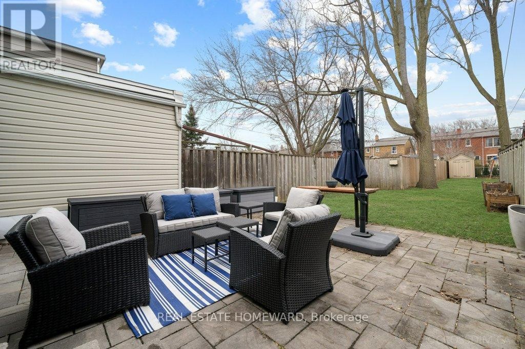 












21 QUEENSDALE AVENUE

,
Toronto (Danforth Village-East York),




Ontario
M4J1Y1

