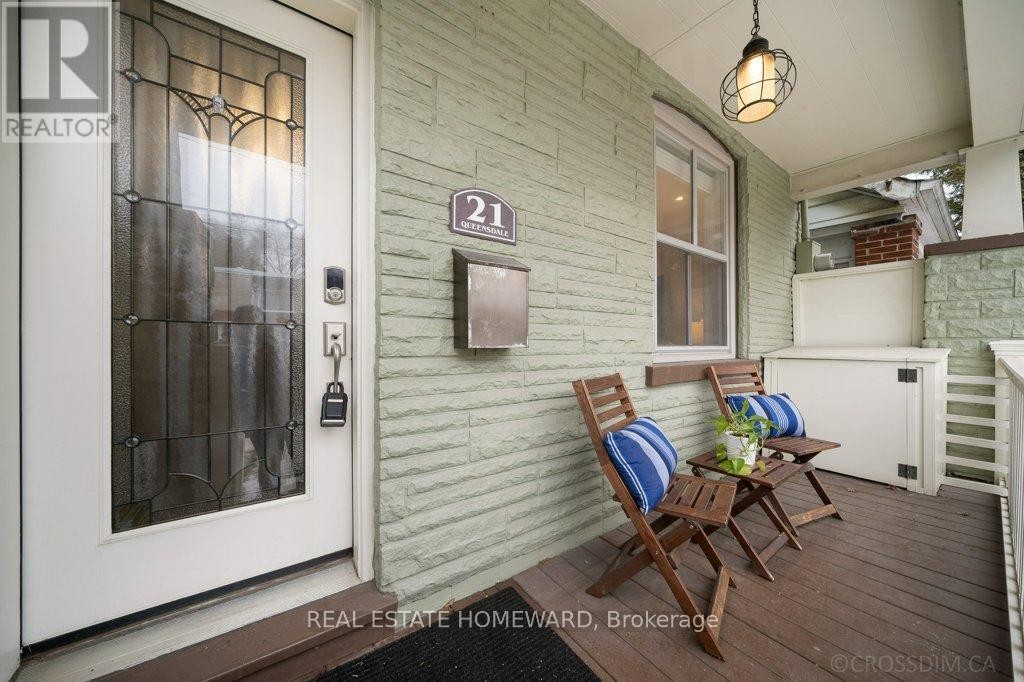 












21 QUEENSDALE AVENUE

,
Toronto (Danforth Village-East York),




Ontario
M4J1Y1

