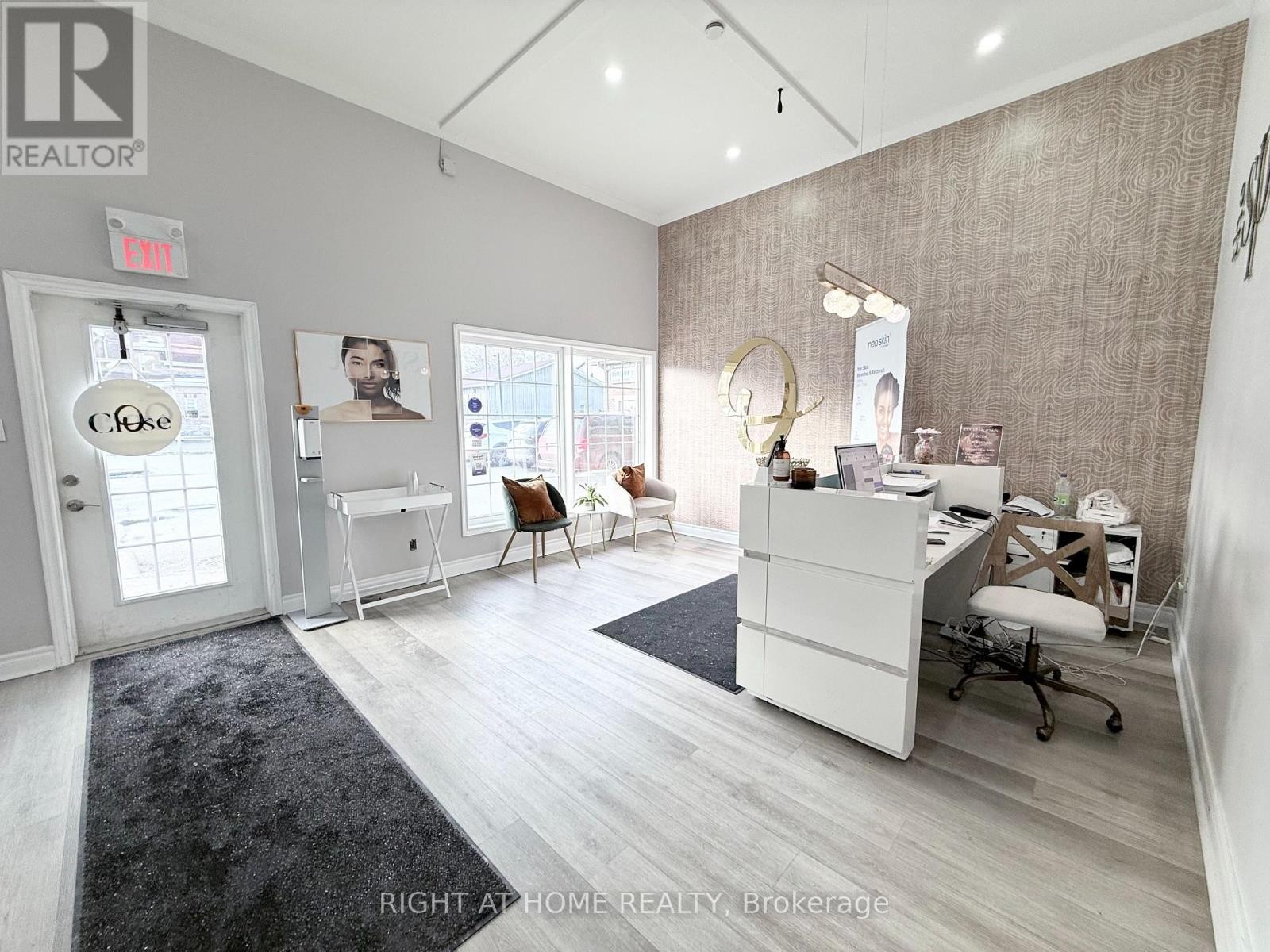 












5 - 362 KINGSTON ROAD W

,
Ajax (Central West),




Ontario
L1T3A4

