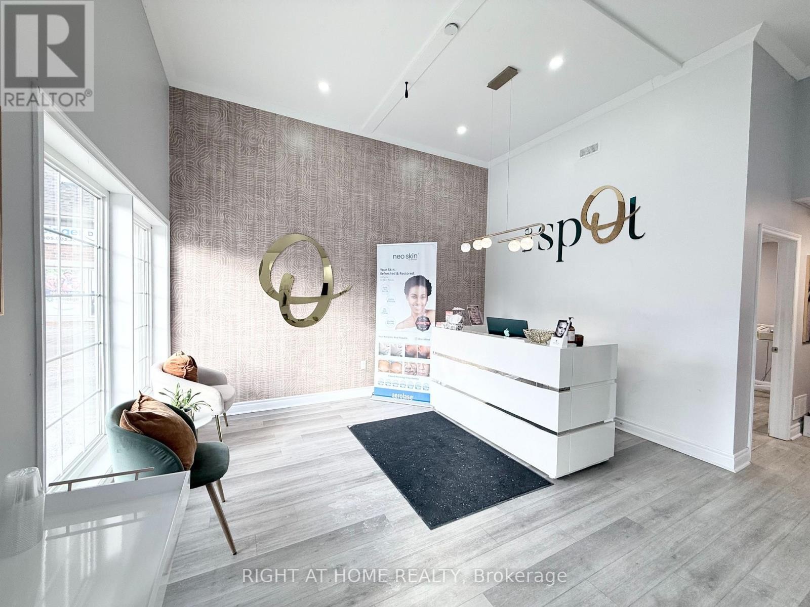 












5 - 362 KINGSTON ROAD W

,
Ajax (Central West),




Ontario
L1T3A4

