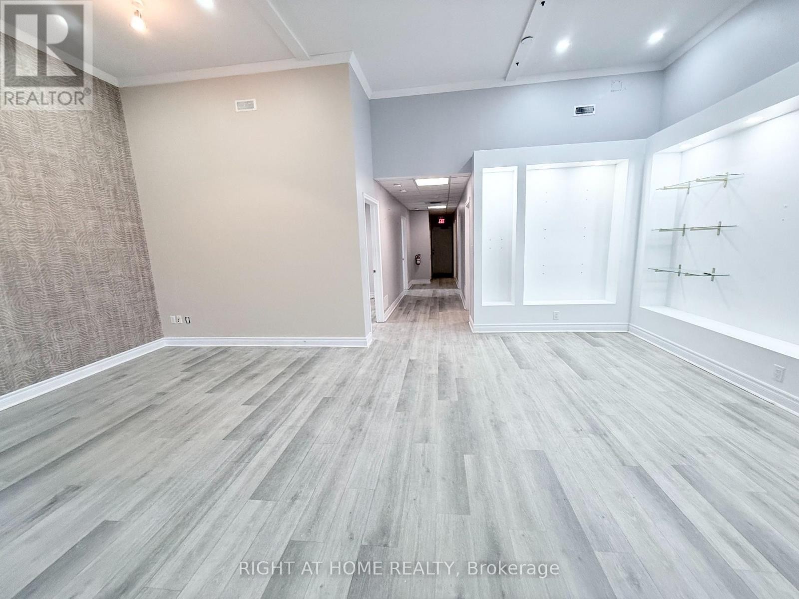 












5 - 362 KINGSTON ROAD W

,
Ajax (Central West),




Ontario
L1T3A4

