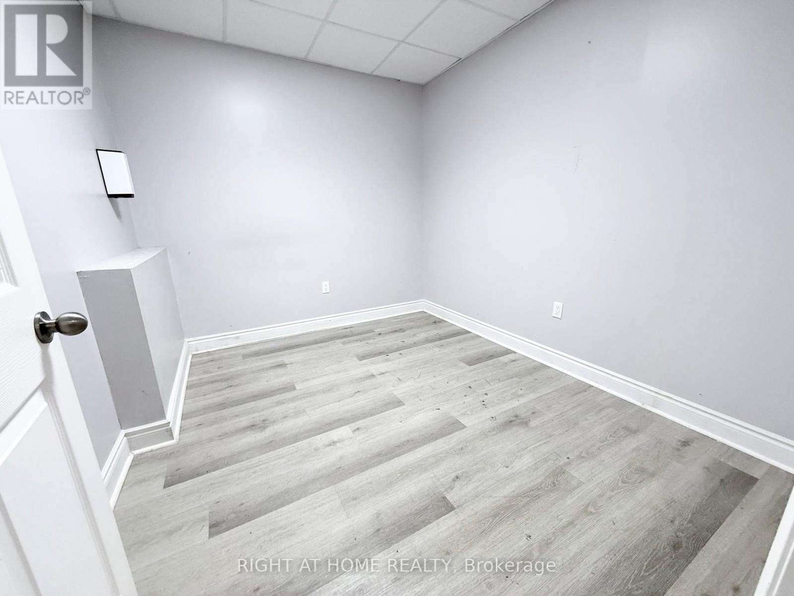 












5 - 362 KINGSTON ROAD W

,
Ajax (Central West),




Ontario
L1T3A4

