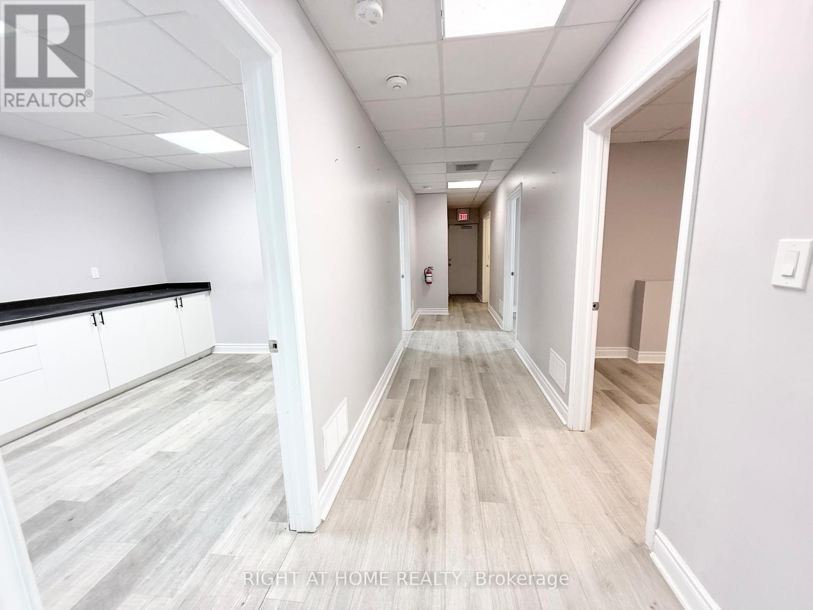 












5 - 362 KINGSTON ROAD W

,
Ajax (Central West),




Ontario
L1T3A4

