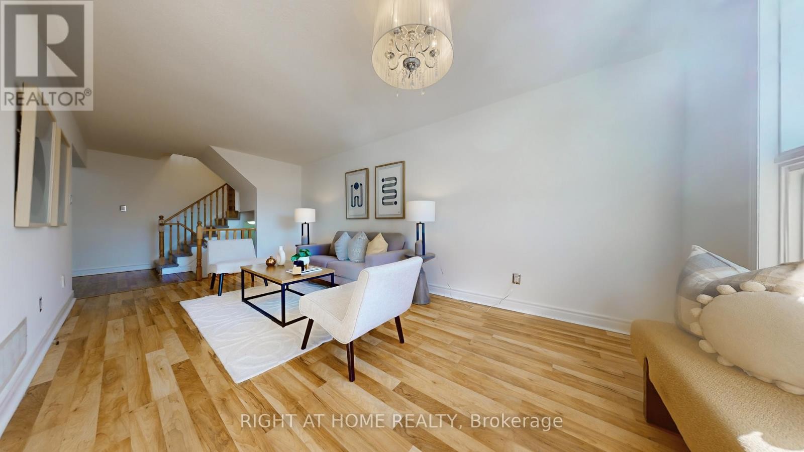 












112 CREEKWOOD CRESCENT

,
Whitby (Rolling Acres),




Ontario
L1R2K4

