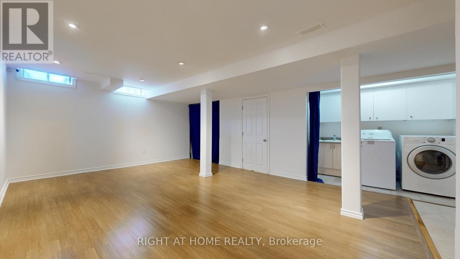 












112 CREEKWOOD CRESCENT

,
Whitby (Rolling Acres),




Ontario
L1R2K4

