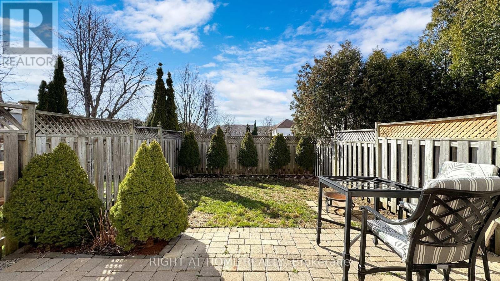 












112 CREEKWOOD CRESCENT

,
Whitby (Rolling Acres),




Ontario
L1R2K4

