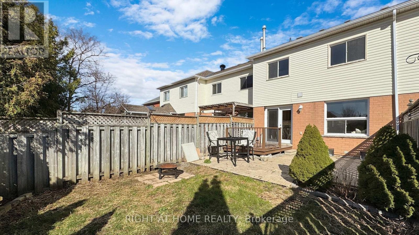 












112 CREEKWOOD CRESCENT

,
Whitby (Rolling Acres),




Ontario
L1R2K4

