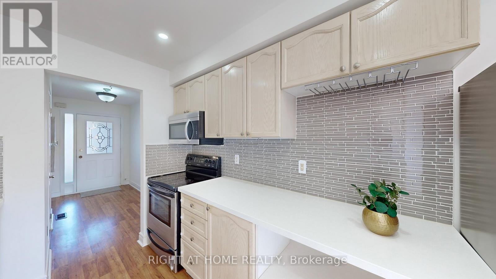 












112 CREEKWOOD CRESCENT

,
Whitby (Rolling Acres),




Ontario
L1R2K4

