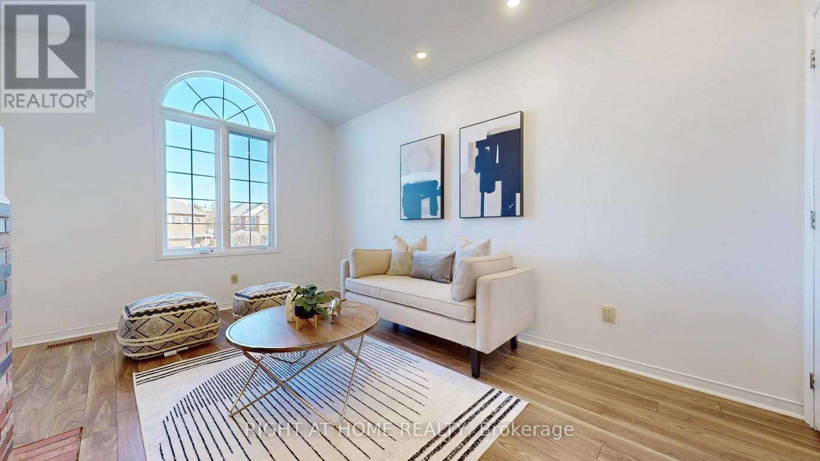 












112 CREEKWOOD CRESCENT

,
Whitby (Rolling Acres),




Ontario
L1R2K4

