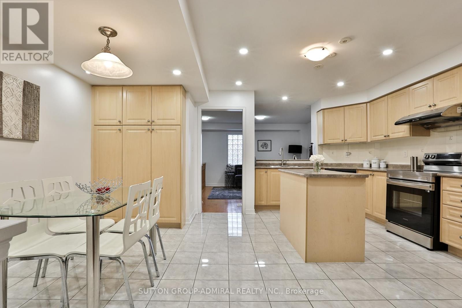 












13 PILKINGTON DRIVE

,
Toronto (Clairlea-Birchmount),




Ontario
M1L0B7

