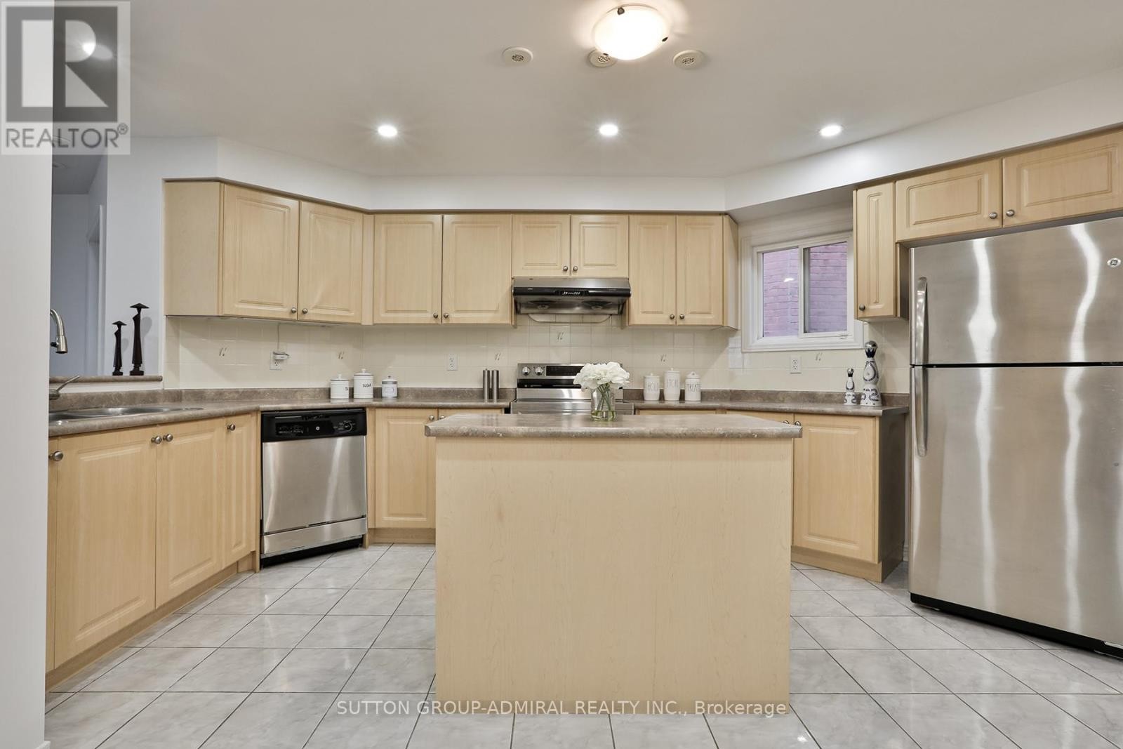 












13 PILKINGTON DRIVE

,
Toronto (Clairlea-Birchmount),




Ontario
M1L0B7

