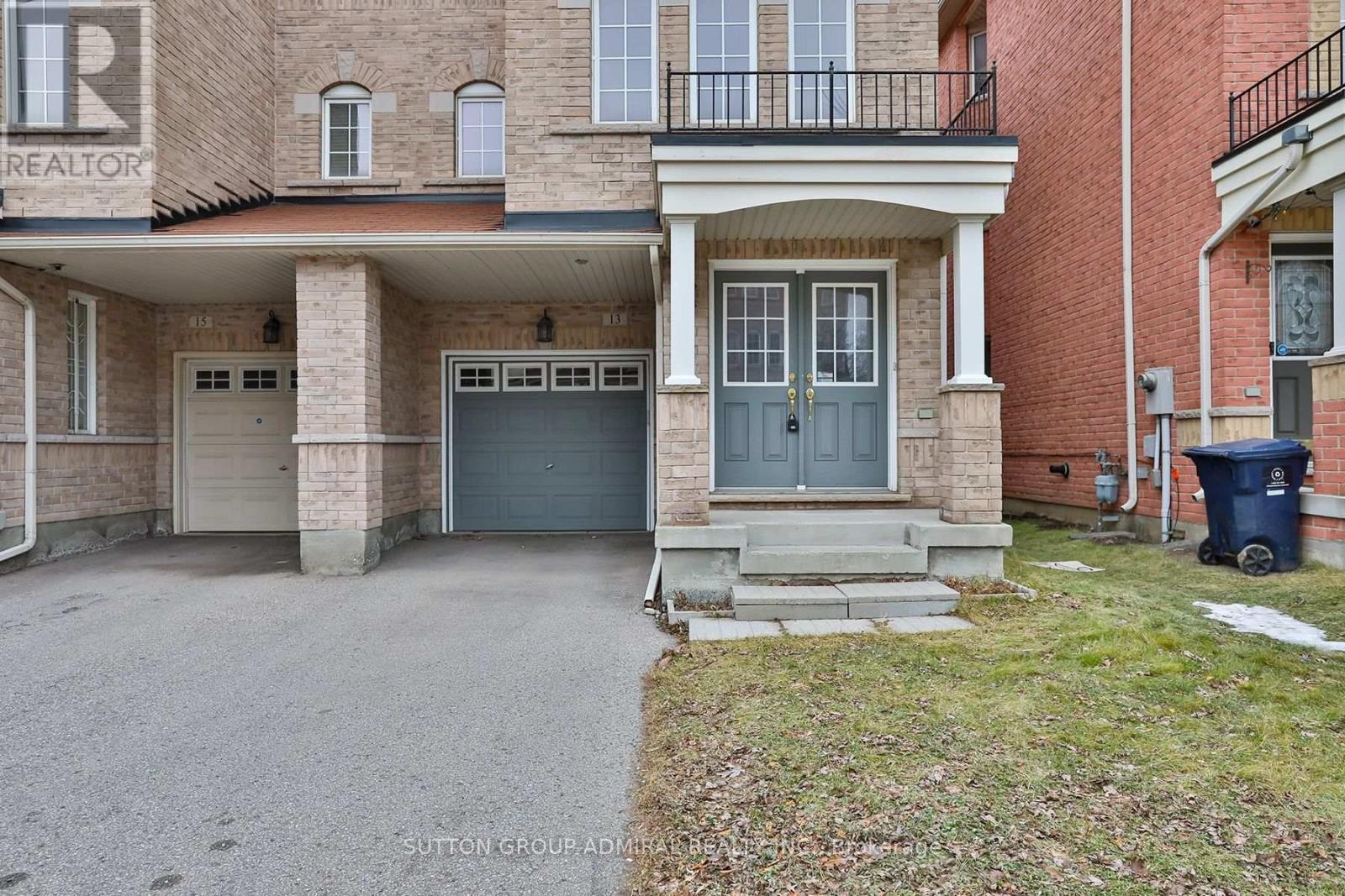












13 PILKINGTON DRIVE

,
Toronto (Clairlea-Birchmount),




Ontario
M1L0B7

