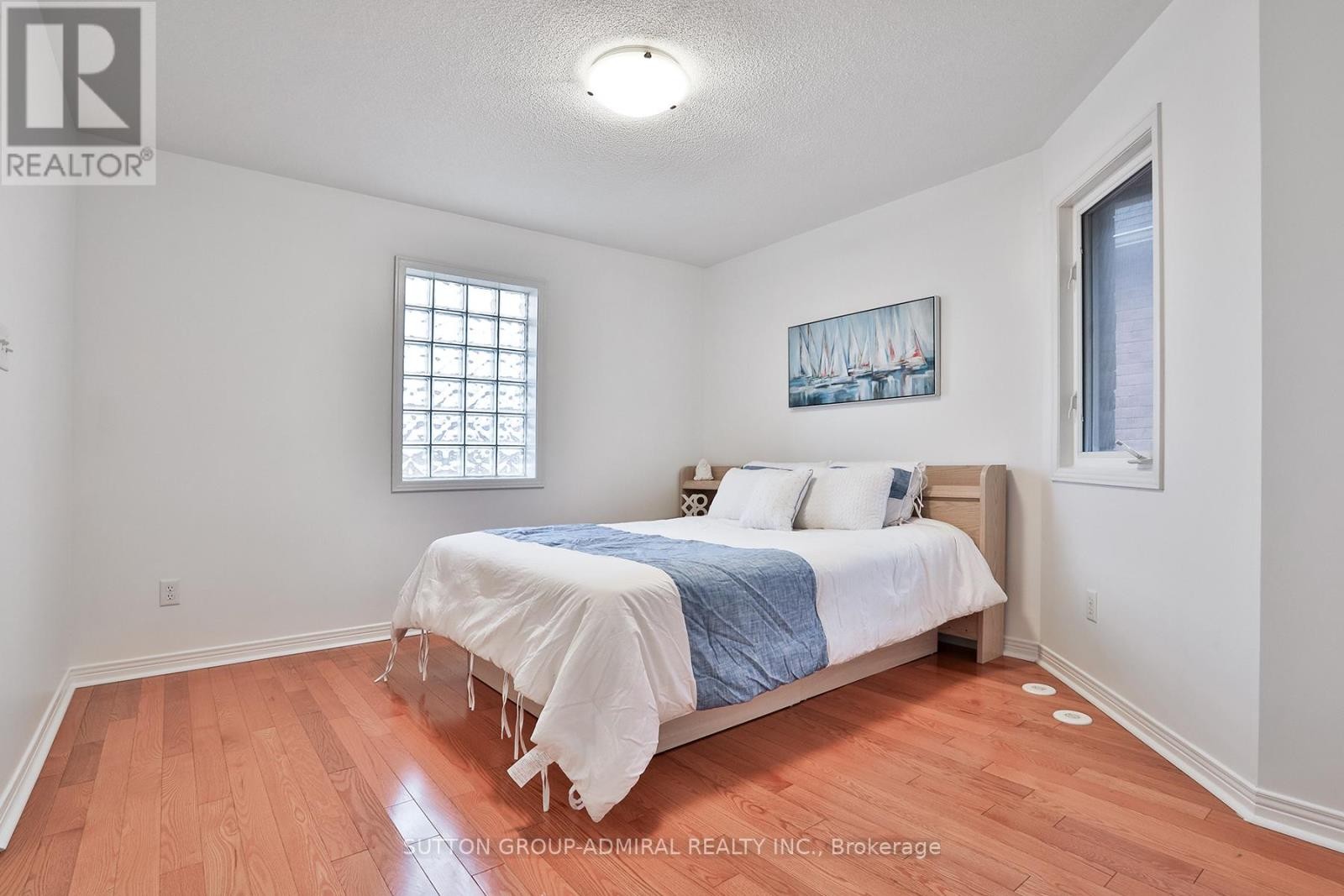 












13 PILKINGTON DRIVE

,
Toronto (Clairlea-Birchmount),




Ontario
M1L0B7

