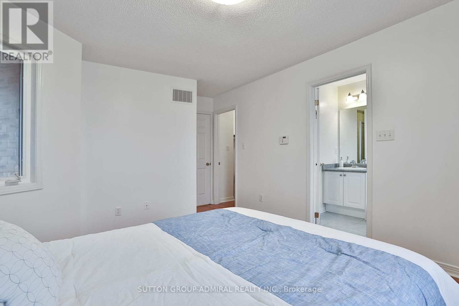 












13 PILKINGTON DRIVE

,
Toronto (Clairlea-Birchmount),




Ontario
M1L0B7

