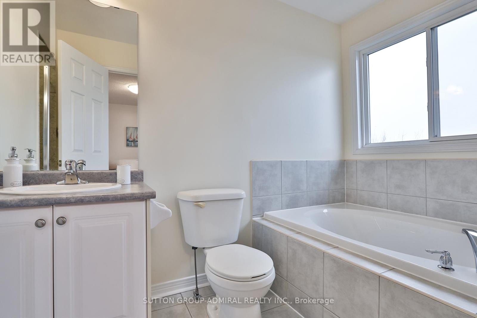 












13 PILKINGTON DRIVE

,
Toronto (Clairlea-Birchmount),




Ontario
M1L0B7

