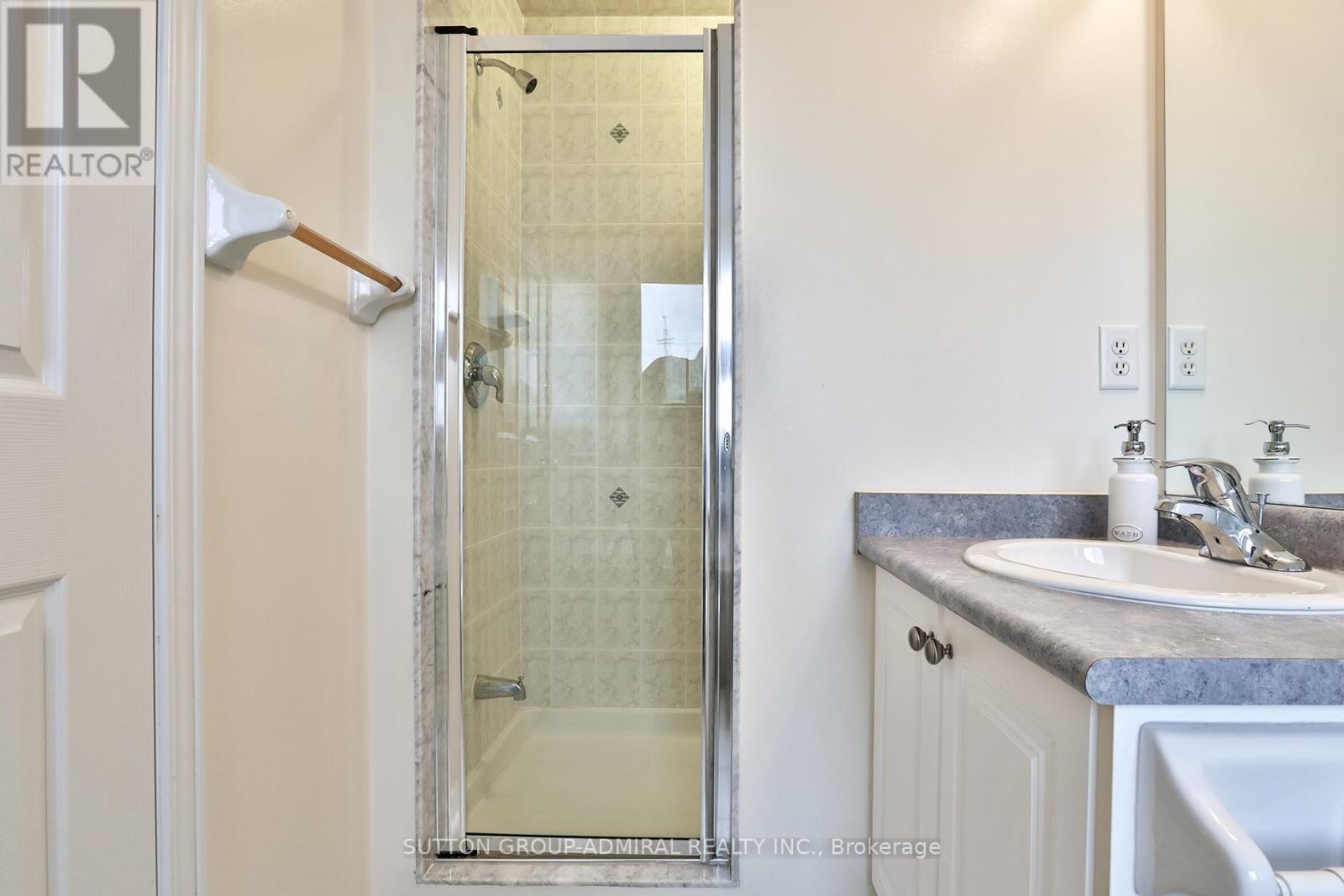 












13 PILKINGTON DRIVE

,
Toronto (Clairlea-Birchmount),




Ontario
M1L0B7

