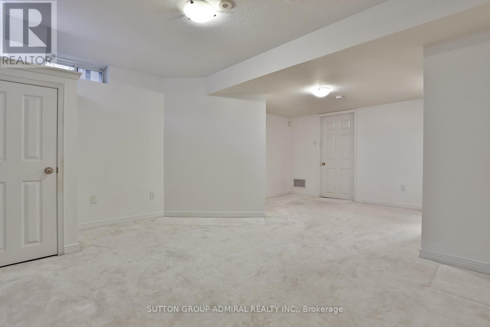 












13 PILKINGTON DRIVE

,
Toronto (Clairlea-Birchmount),




Ontario
M1L0B7

