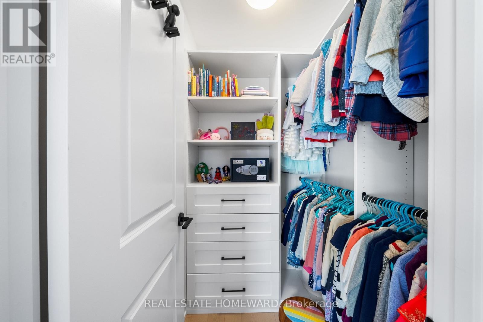 












1344 GULL CROSSING

,
Pickering (Bay Ridges),




Ontario
L1W0B7

