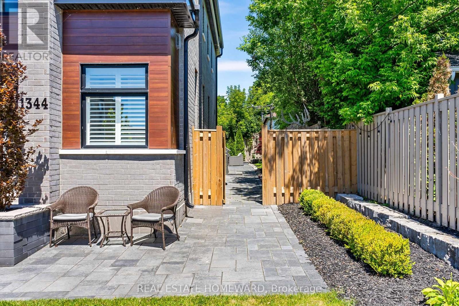 












1344 GULL CROSSING

,
Pickering (Bay Ridges),




Ontario
L1W0B7

