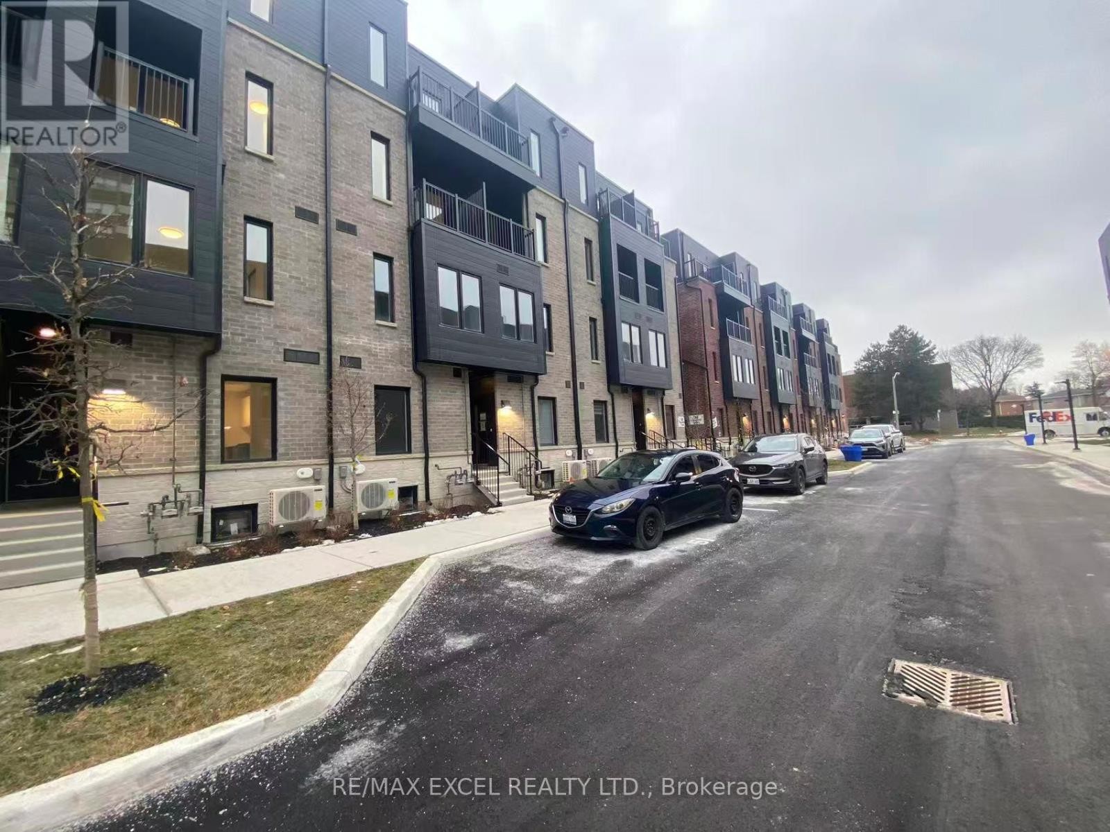 












61 - 10 CALAMINT LANE

,
Toronto (L'Amoreaux),




Ontario
M1W2H1

