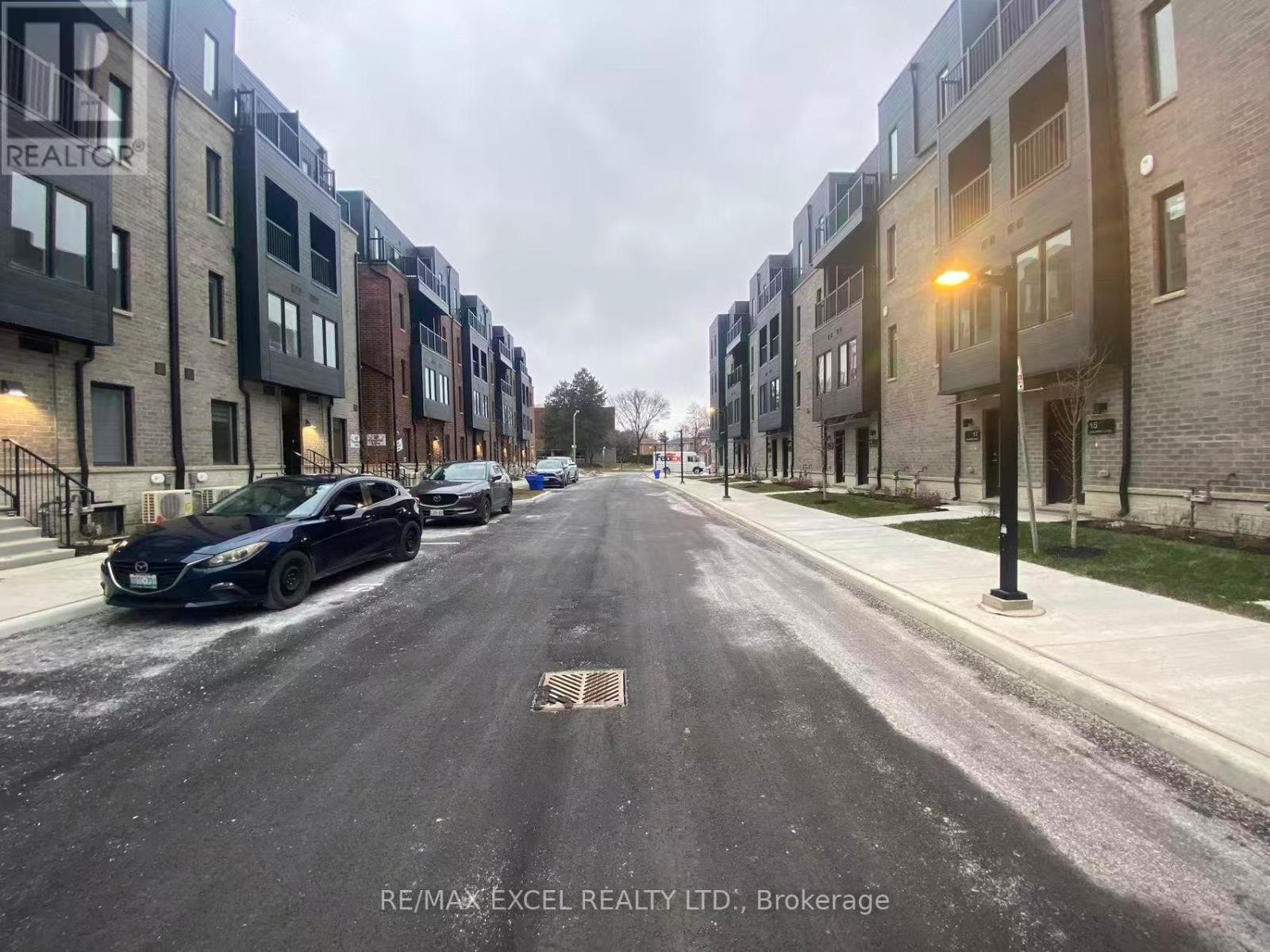 












61 - 10 CALAMINT LANE

,
Toronto (L'Amoreaux),




Ontario
M1W2H1

