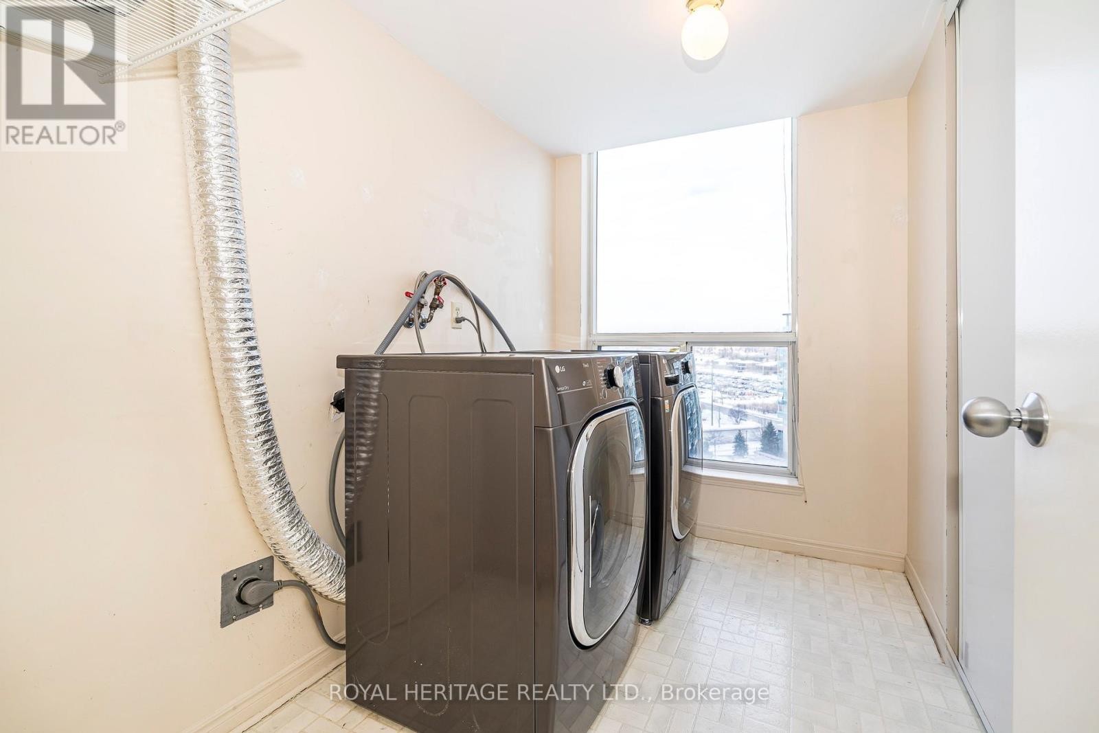 












901 - 360 WATSON STREET W

,
Whitby (Port Whitby),




Ontario
L1N9G2

