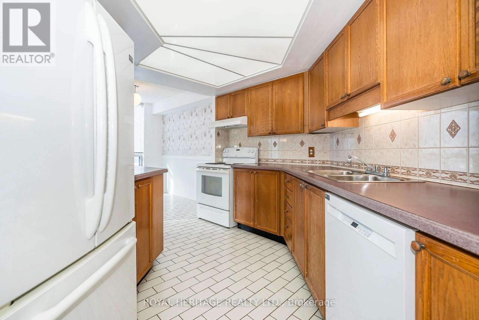 












901 - 360 WATSON STREET W

,
Whitby (Port Whitby),




Ontario
L1N9G2

