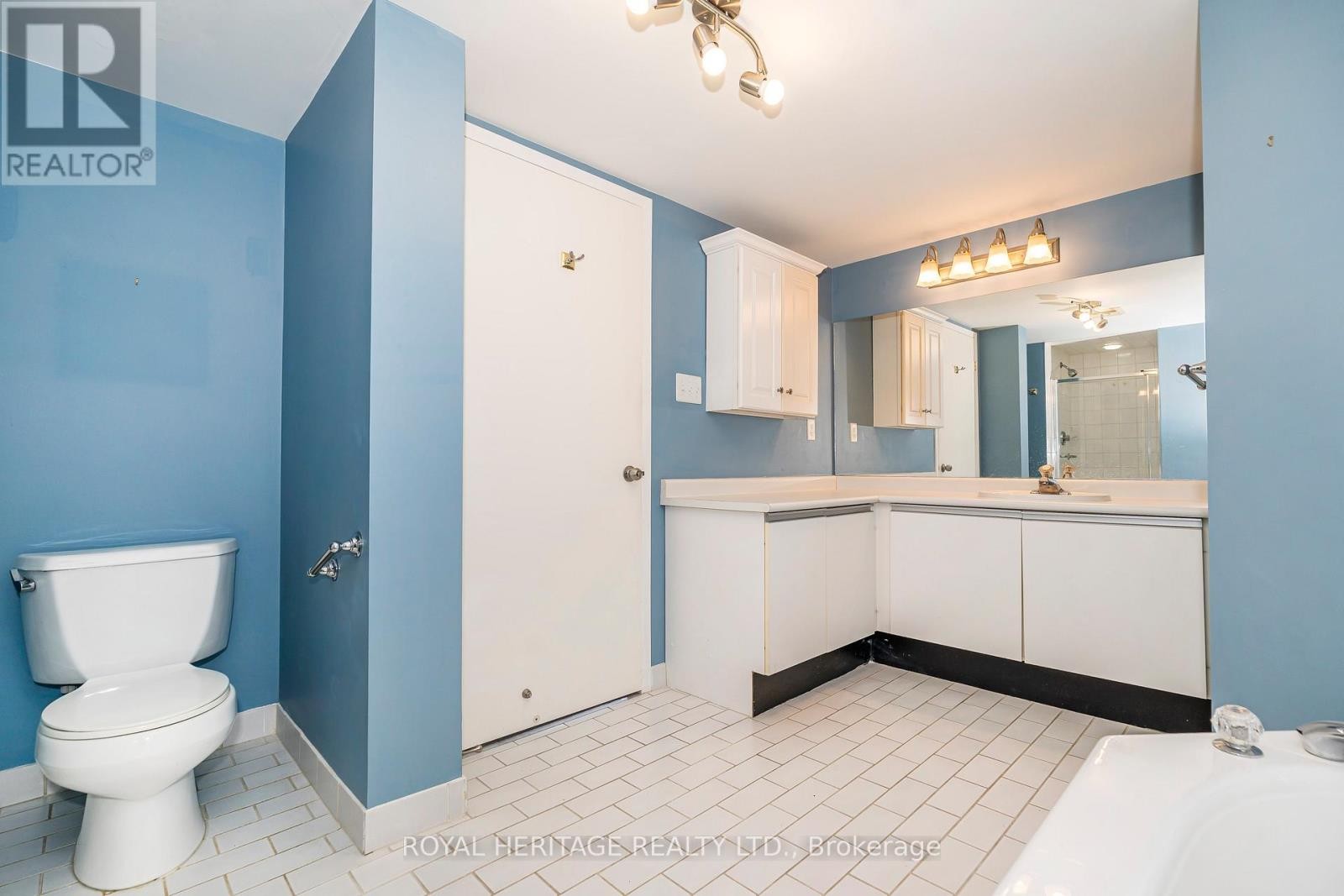 












901 - 360 WATSON STREET W

,
Whitby (Port Whitby),




Ontario
L1N9G2

