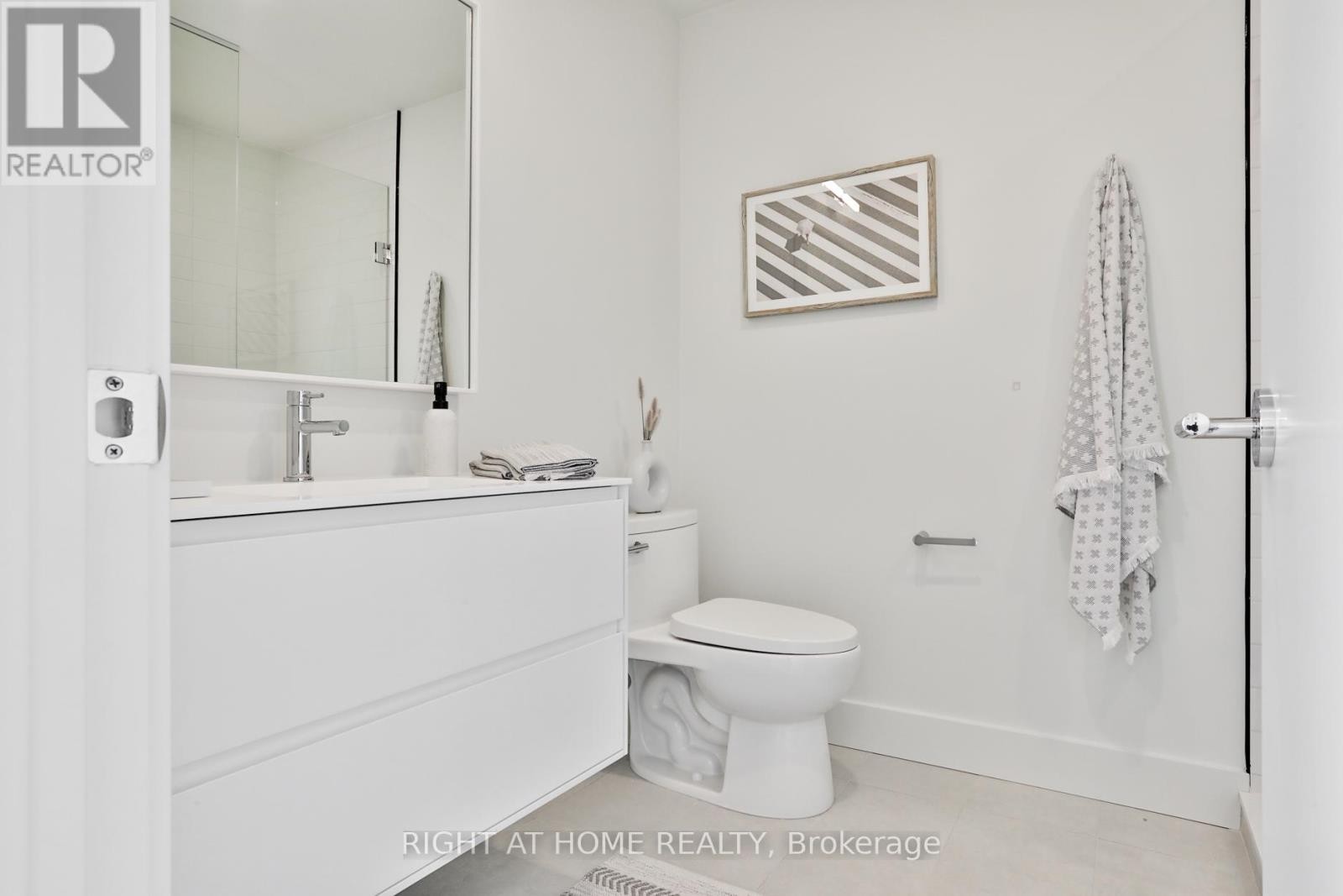 












SKY - 2343 GERRARD STREET E

,
Toronto (East End-Danforth),




Ontario
M4E2E6

