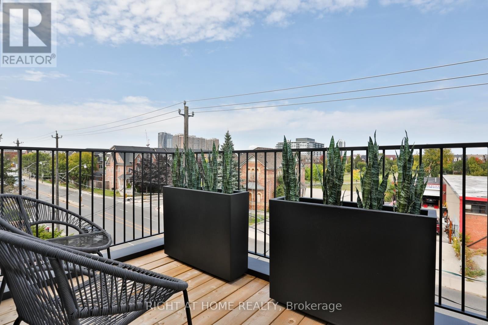 












SKY - 2343 GERRARD STREET E

,
Toronto (East End-Danforth),




Ontario
M4E2E6

