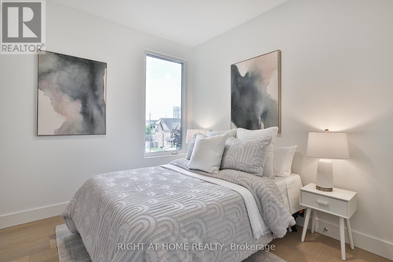 












SKY - 2343 GERRARD STREET E

,
Toronto (East End-Danforth),




Ontario
M4E2E6

