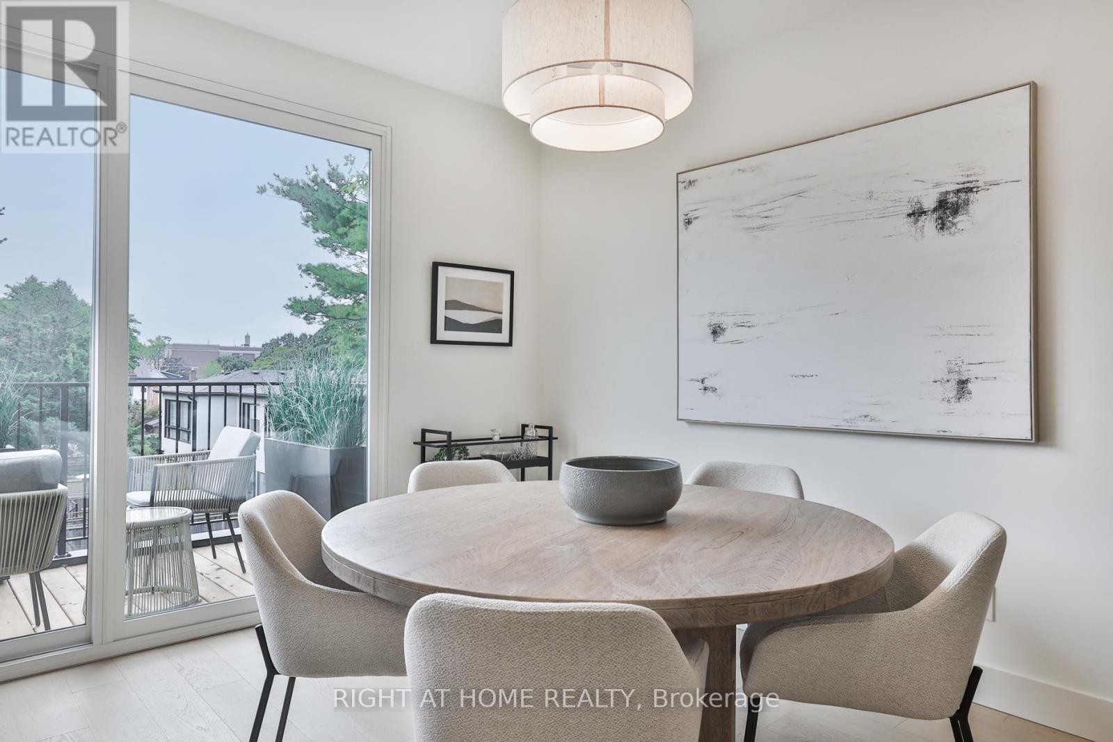 












SKY - 2343 GERRARD STREET E

,
Toronto (East End-Danforth),




Ontario
M4E2E6

