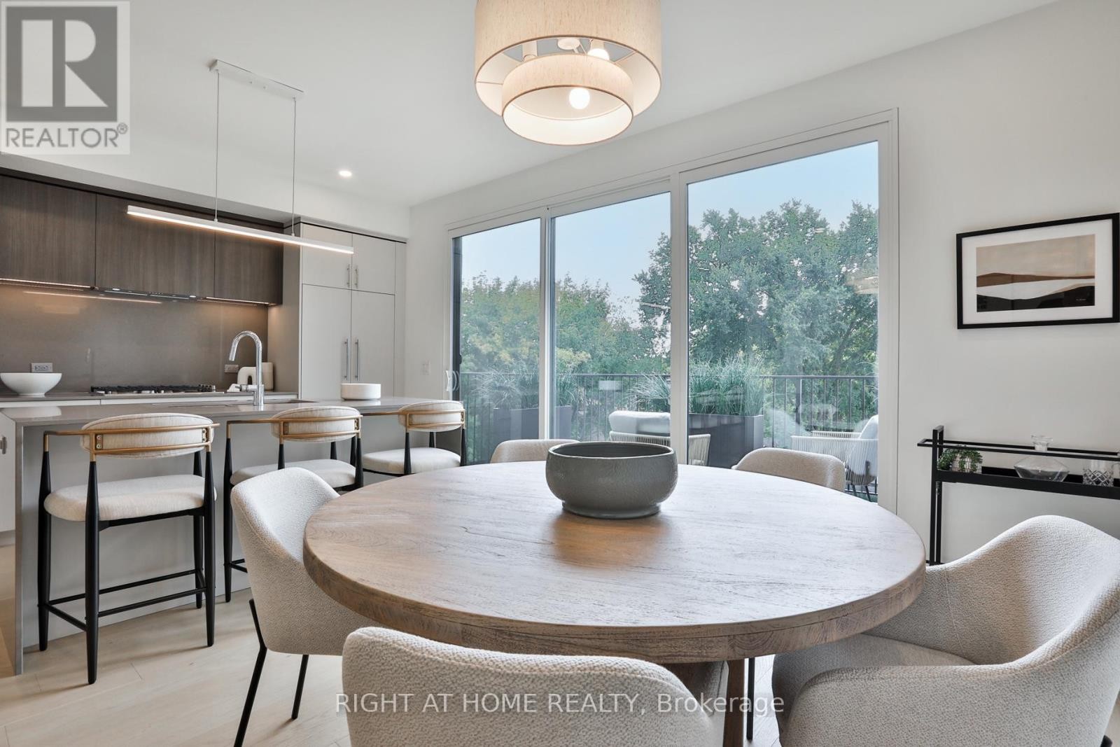 












SKY - 2343 GERRARD STREET E

,
Toronto (East End-Danforth),




Ontario
M4E2E6

