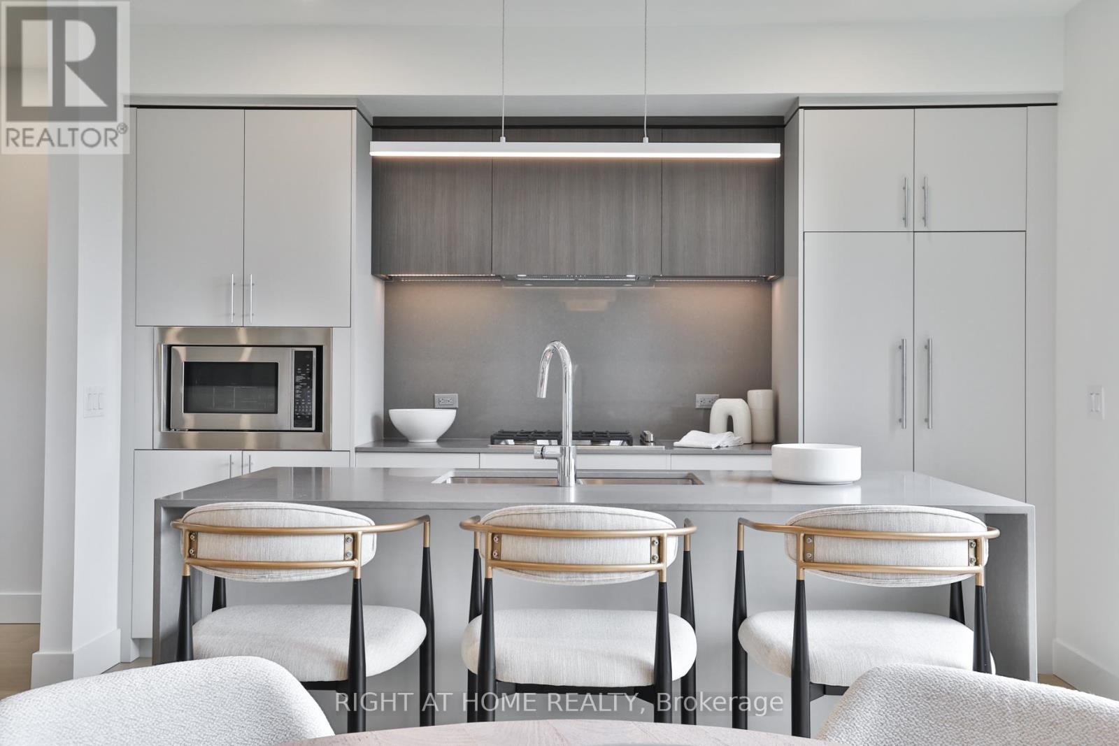 












SKY - 2343 GERRARD STREET E

,
Toronto (East End-Danforth),




Ontario
M4E2E6

