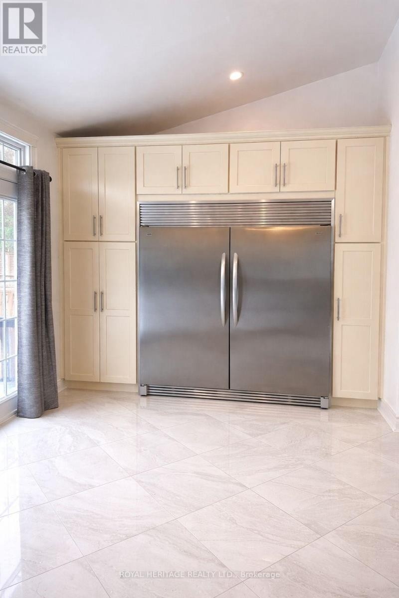 












47 CHERRYHILL AVENUE

,
Toronto (Centennial Scarborough),




Ontario
M1C1W9

