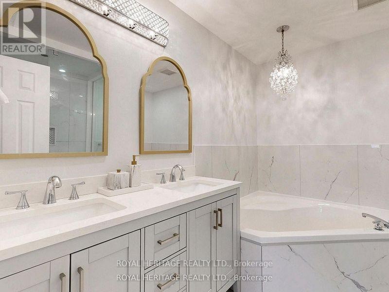 












47 CHERRYHILL AVENUE

,
Toronto (Centennial Scarborough),




Ontario
M1C1W9

